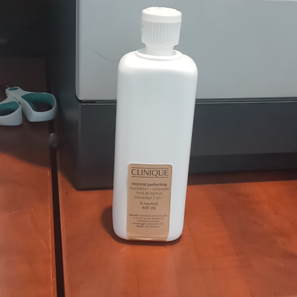 Clinique Beyond Perfecting Foundation + Co…